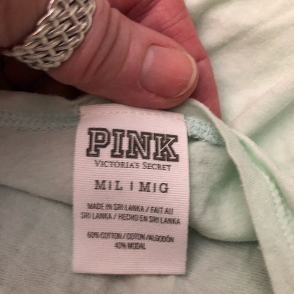 PINK 💕& EXPRESS 🥰TEEEEE BUNDLE - Picture 5 of 8